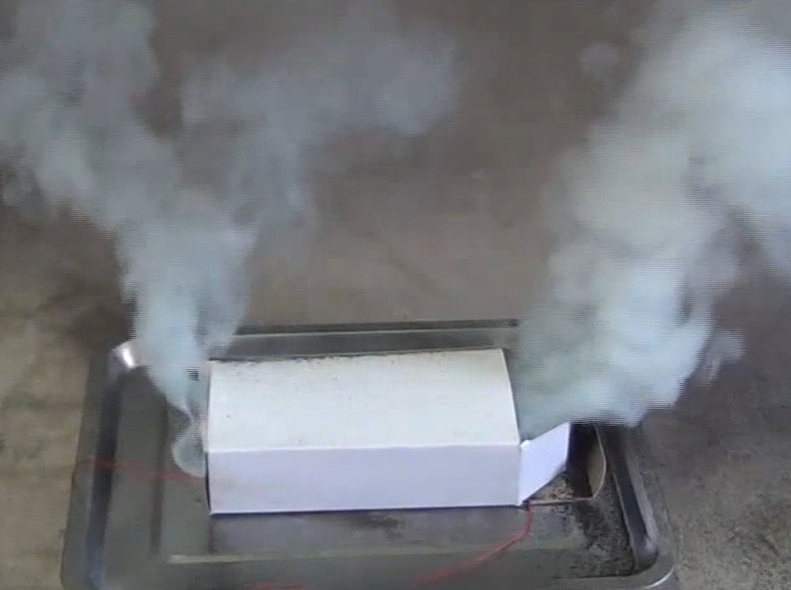 小型消火機器 消火イメージ